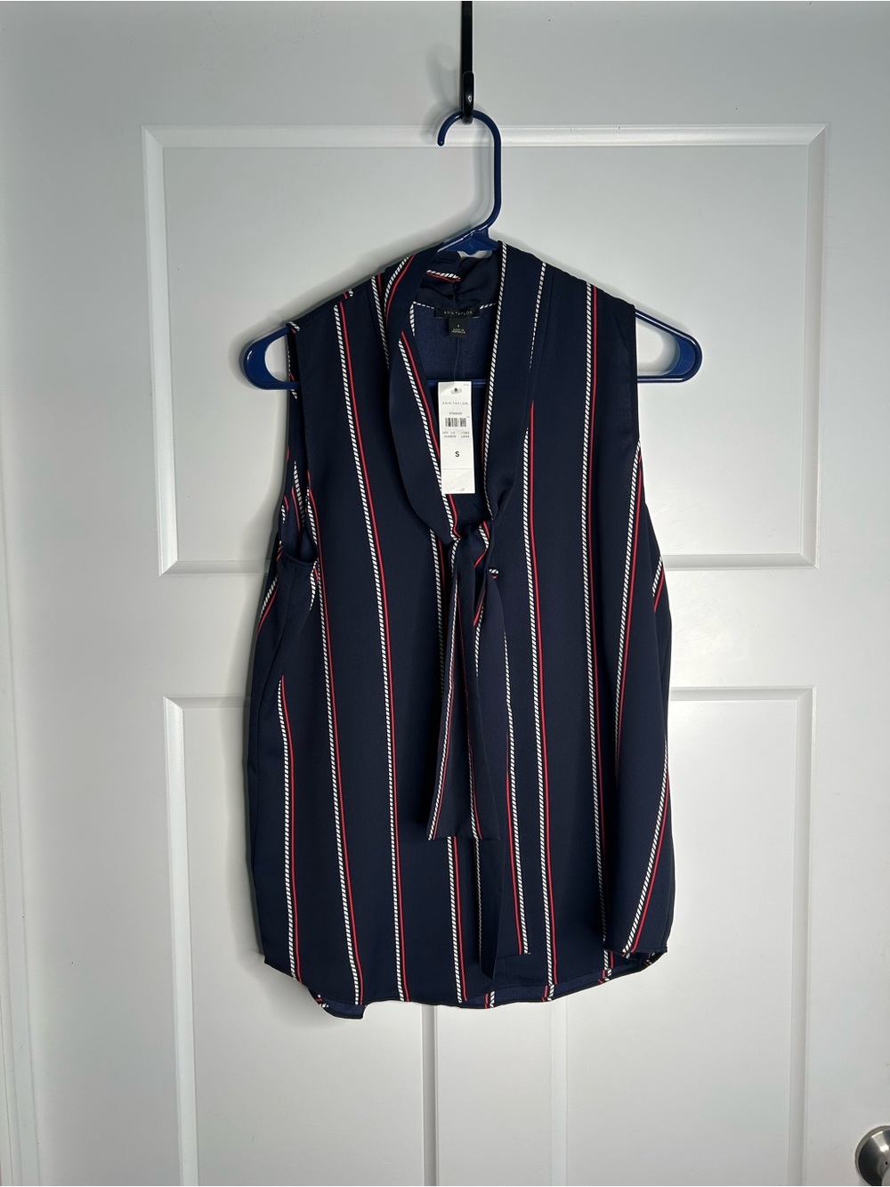 Ann Taylor Women’s S Sleeveless Blouse Navy Red White Stripe Tie Neck New 1505